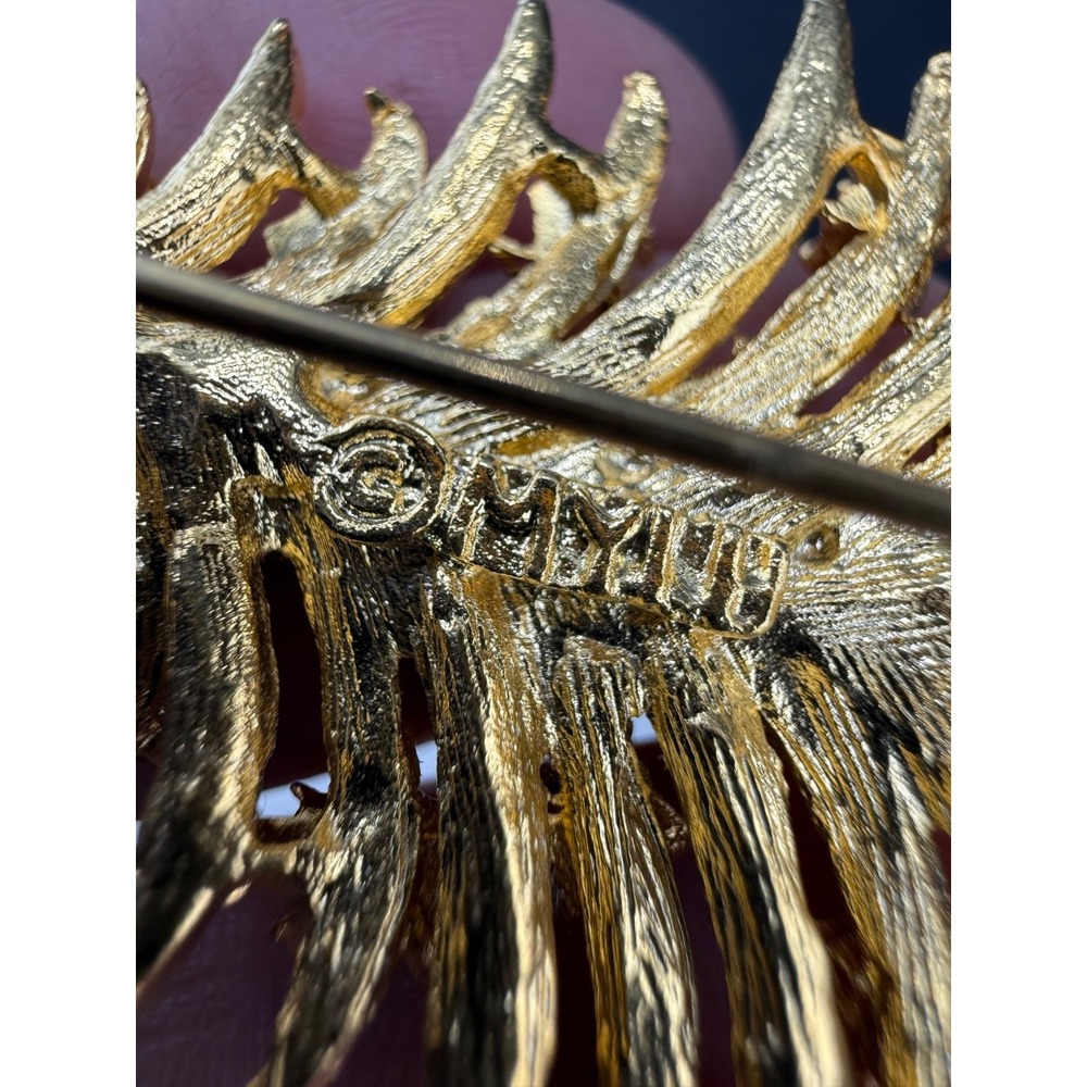 Vintage Gold Tone Brooch Lot Flower‎ Lighthouse Chicken Christmas - Picture 9 of 12